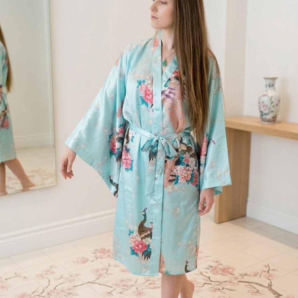Elegant Satiny Robe with🦚Peacock and Floral Design Sz L